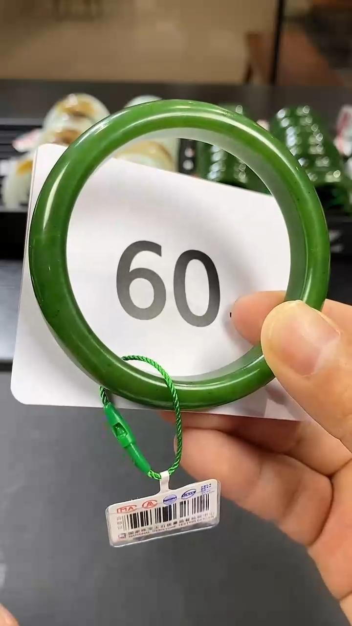 【闪购商品】和田玉碧玉手镯60未镶嵌一个