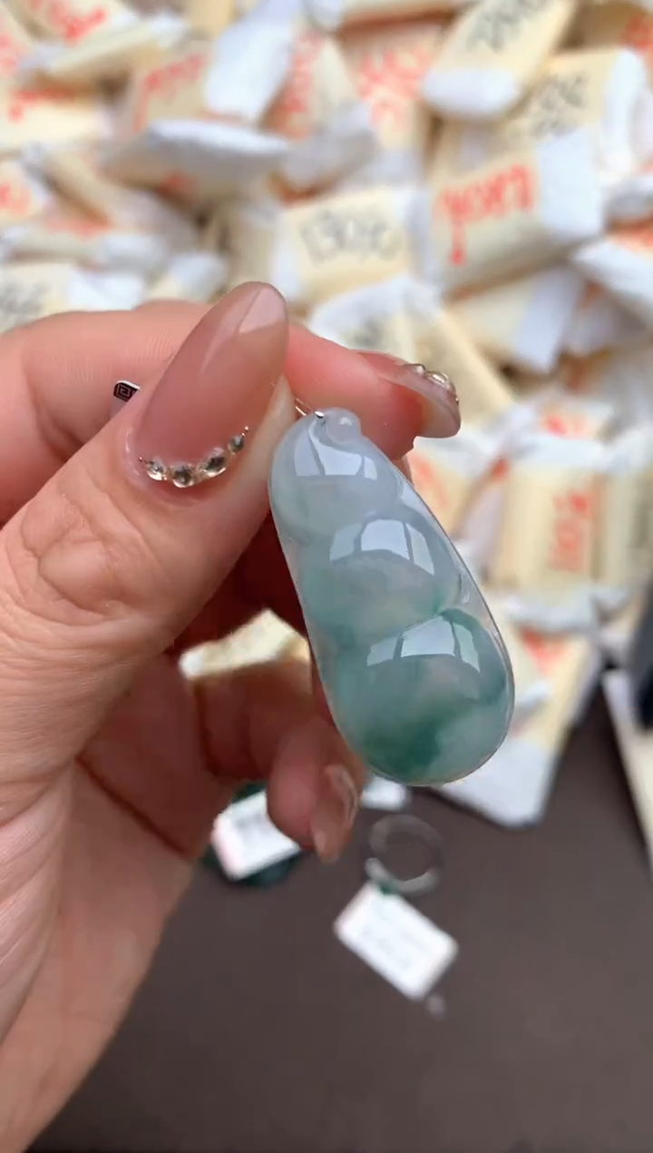 【闪购商品】翡翠挂件未镶嵌 — 
