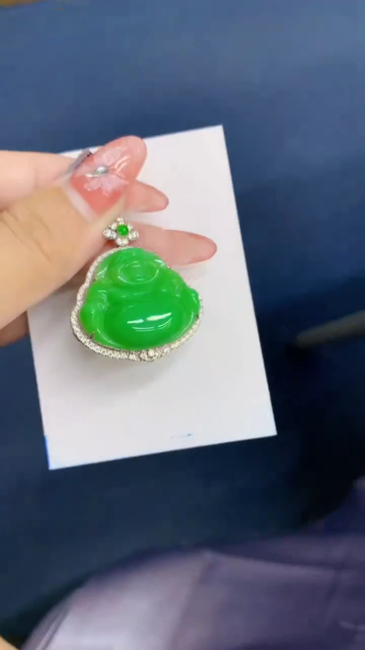 颈饰18K金镶嵌翡翠**1