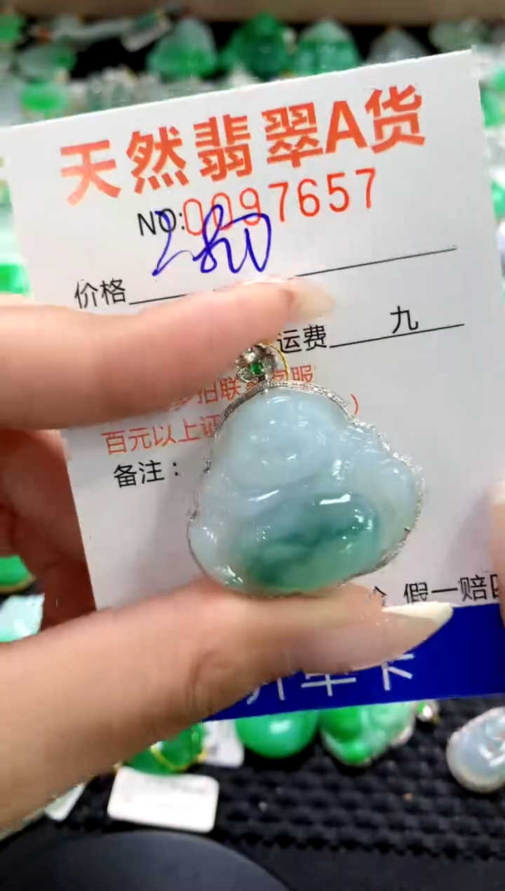 翡翠18K金镶嵌颈饰1111111111111111