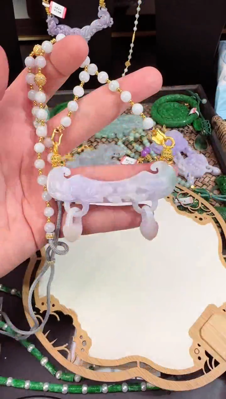 【闪购商品】翡翠颈饰未镶嵌牌子