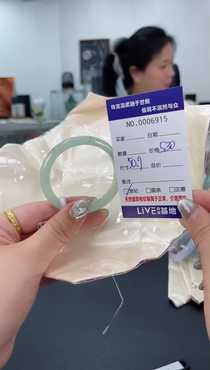 【闪购商品】翡翠手镯未镶嵌天然翡翠A货