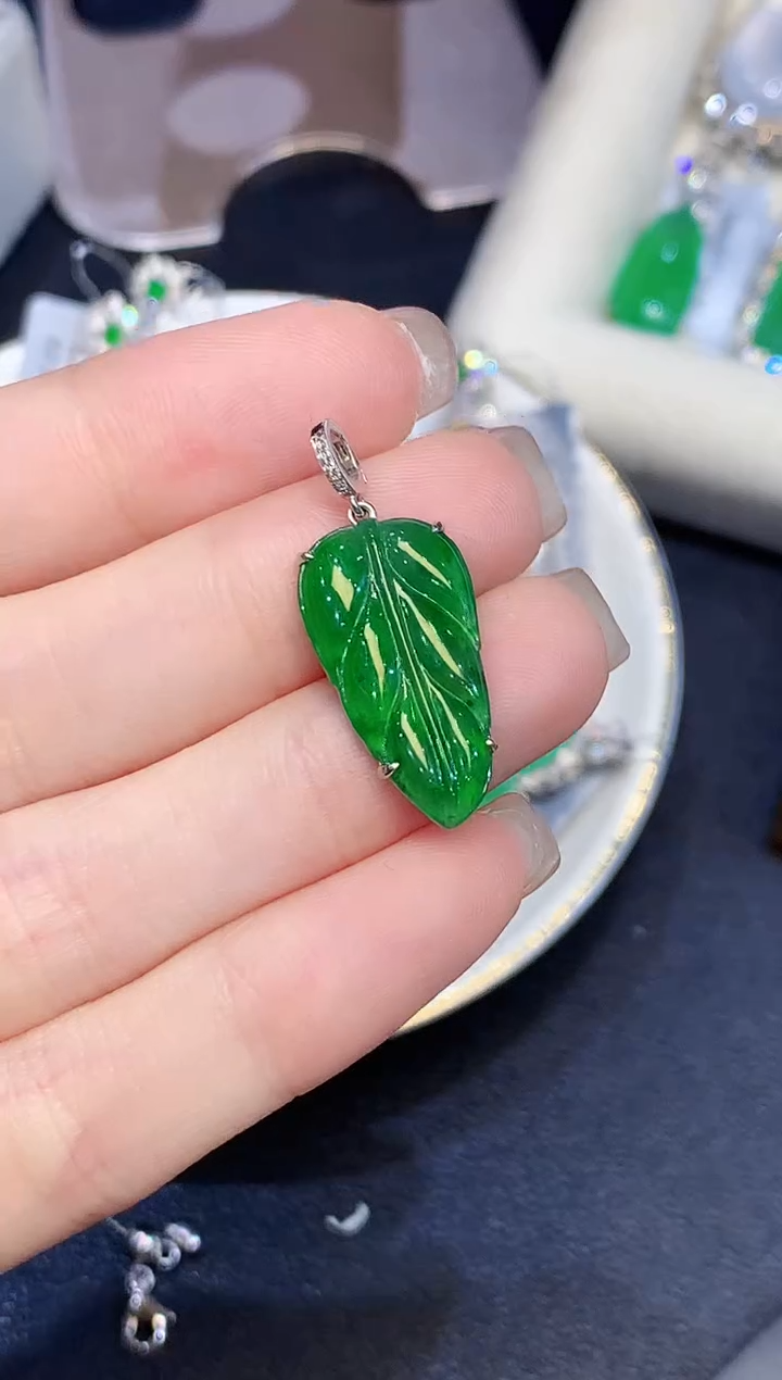 吊坠(不含链)18K金镶嵌翡翠LSR