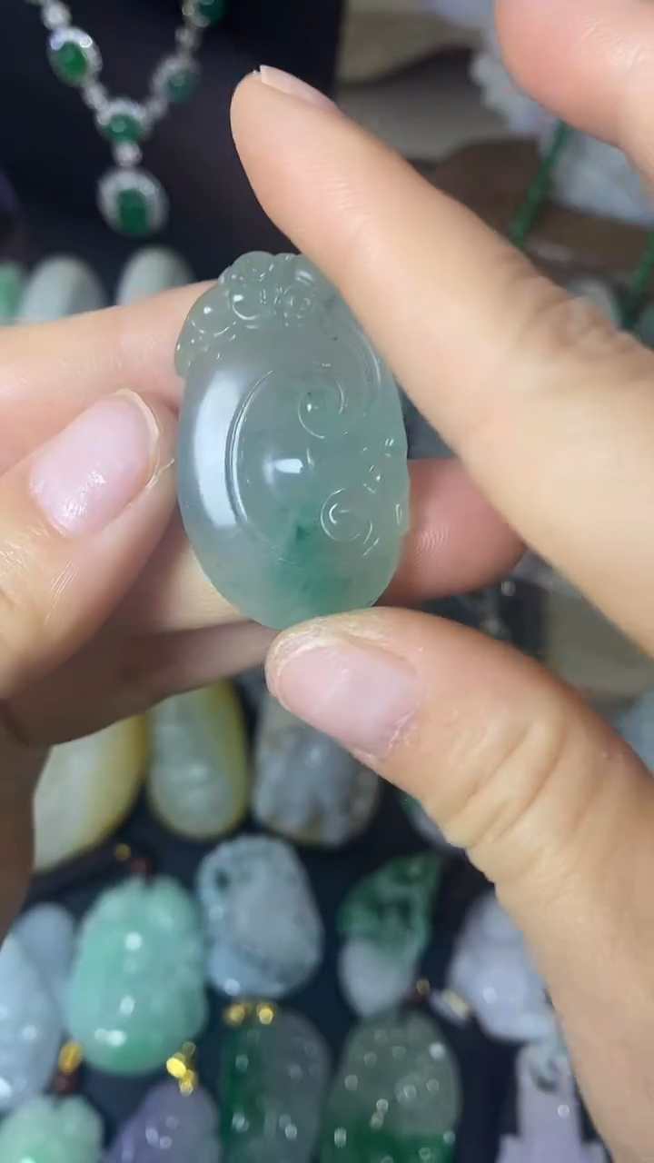 颈饰未镶嵌翡翠如意