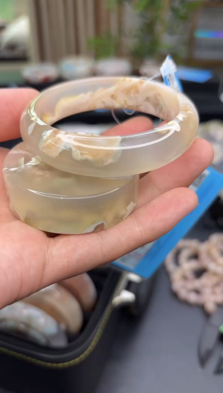 【闪购商品】石英质玉手镯未镶嵌C829(55圈赠送镯心)