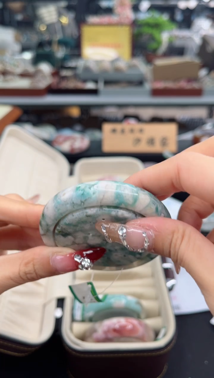 【闪购商品】石英质玉手镯未镶嵌60圈口（赠品镯心）3S9210197