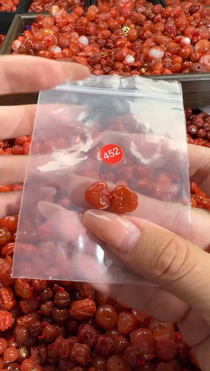 南红玛瑙未镶嵌颈饰1