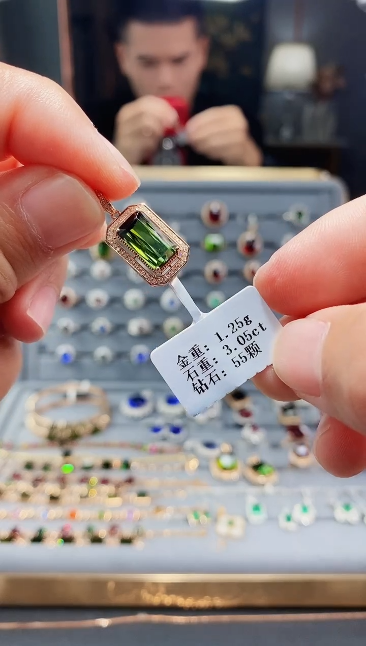 【闪购商品】碧玺颈饰18K金镶嵌3.05.