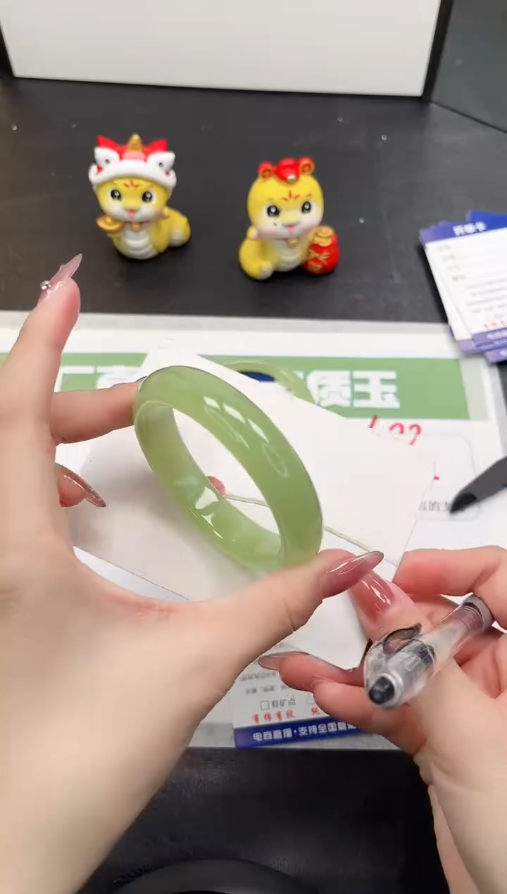 【闪购商品】石英质玉手镯未镶嵌233-57.3