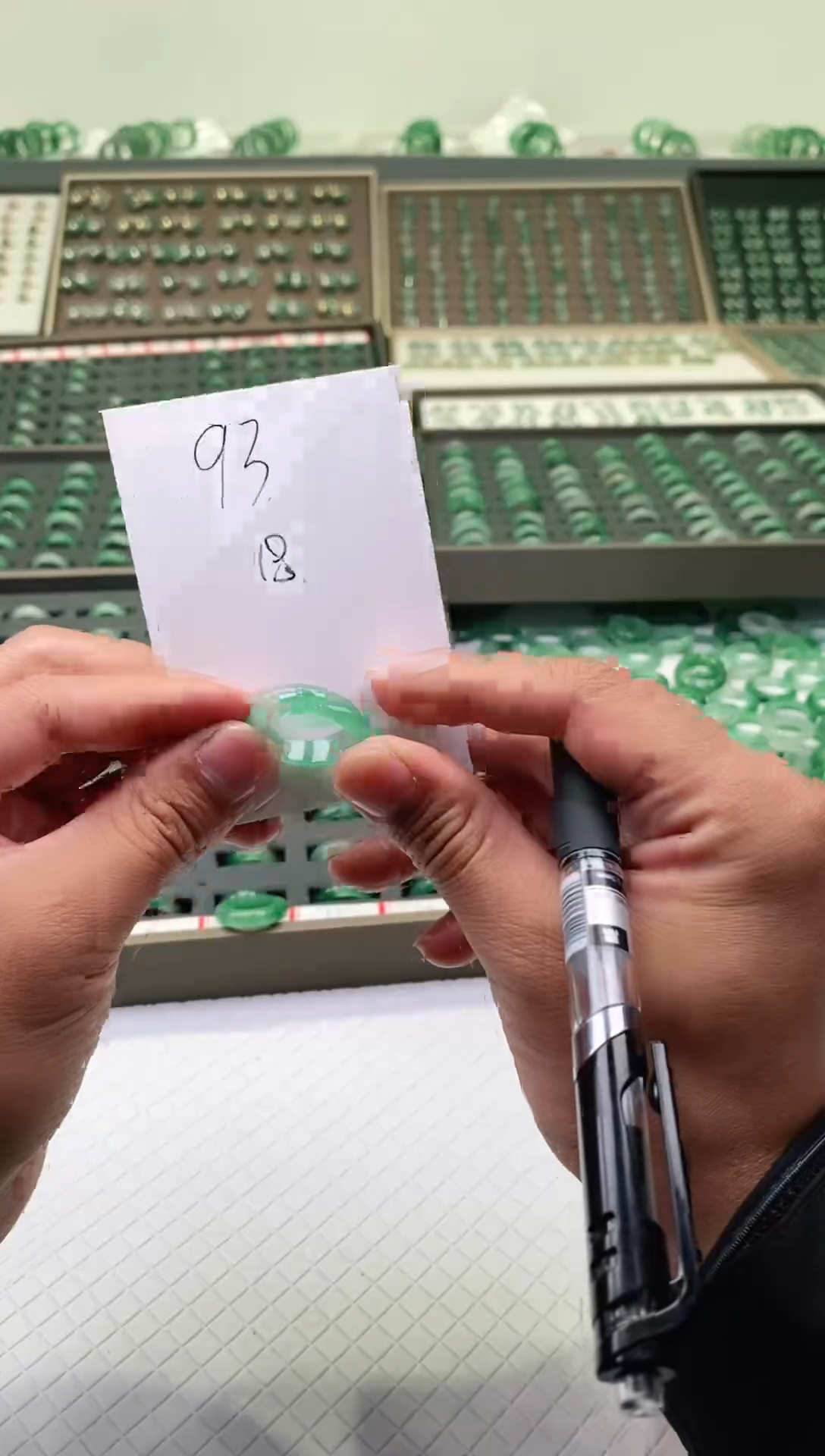 未镶嵌石英质玉（非洲翠）戒圈微瑕戒圈18