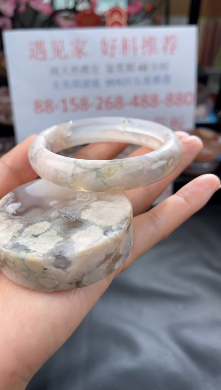 【闪购商品】石英质玉手镯未镶嵌61