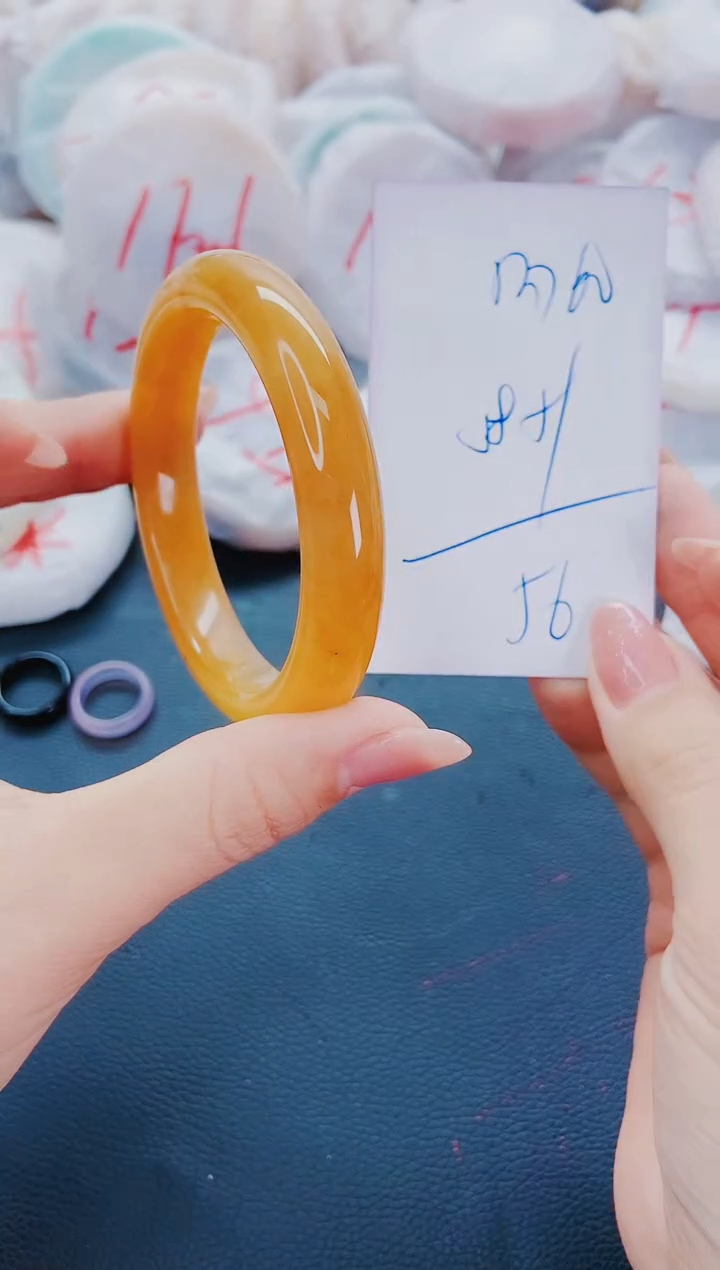 石英质玉手镯未镶嵌M60-58-59