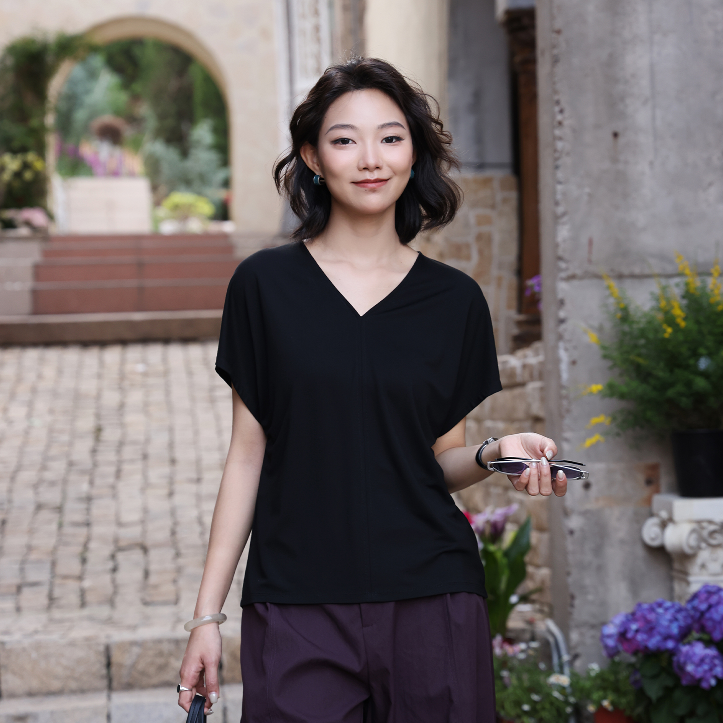 ZOZO HOME | 细节聚焦悬垂夏季经典时尚百搭v领呼吸T恤女q173106p