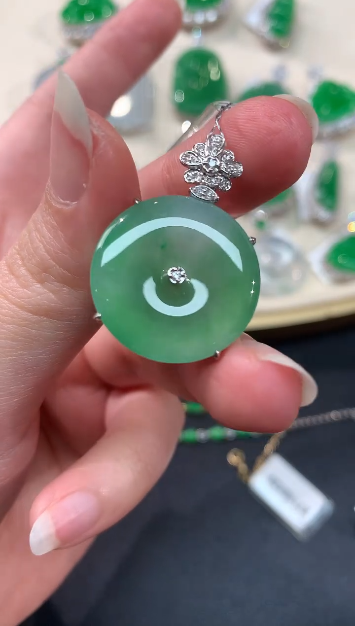 【闪购商品】翡翠吊坠(不含链)18K金镶嵌A479|9800