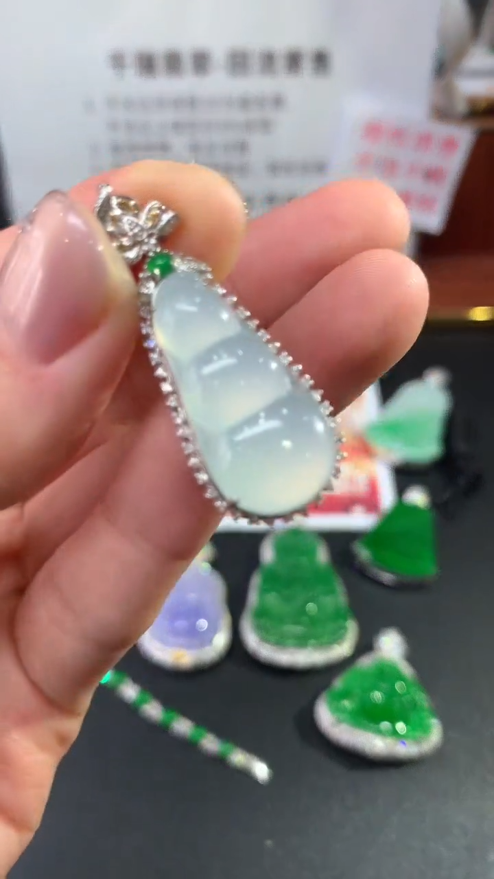 【闪购商品】翡翠吊坠(不含链)18K金镶嵌豆子回流不退不换|4800+0