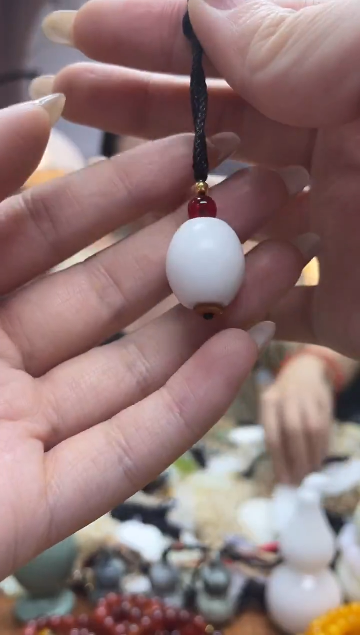 未镶嵌岫玉吊坠·