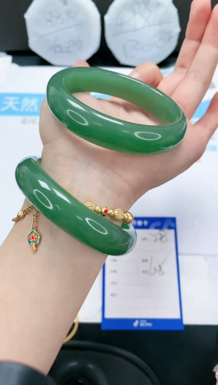 【闪购商品】石英质玉手镯未镶嵌228-60.5