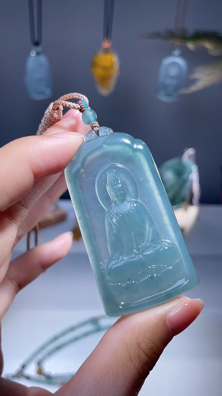 颈饰未镶嵌翡翠观音