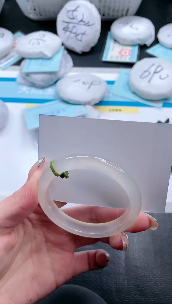 【闪购商品】石英质玉手镯未镶嵌12V363-55