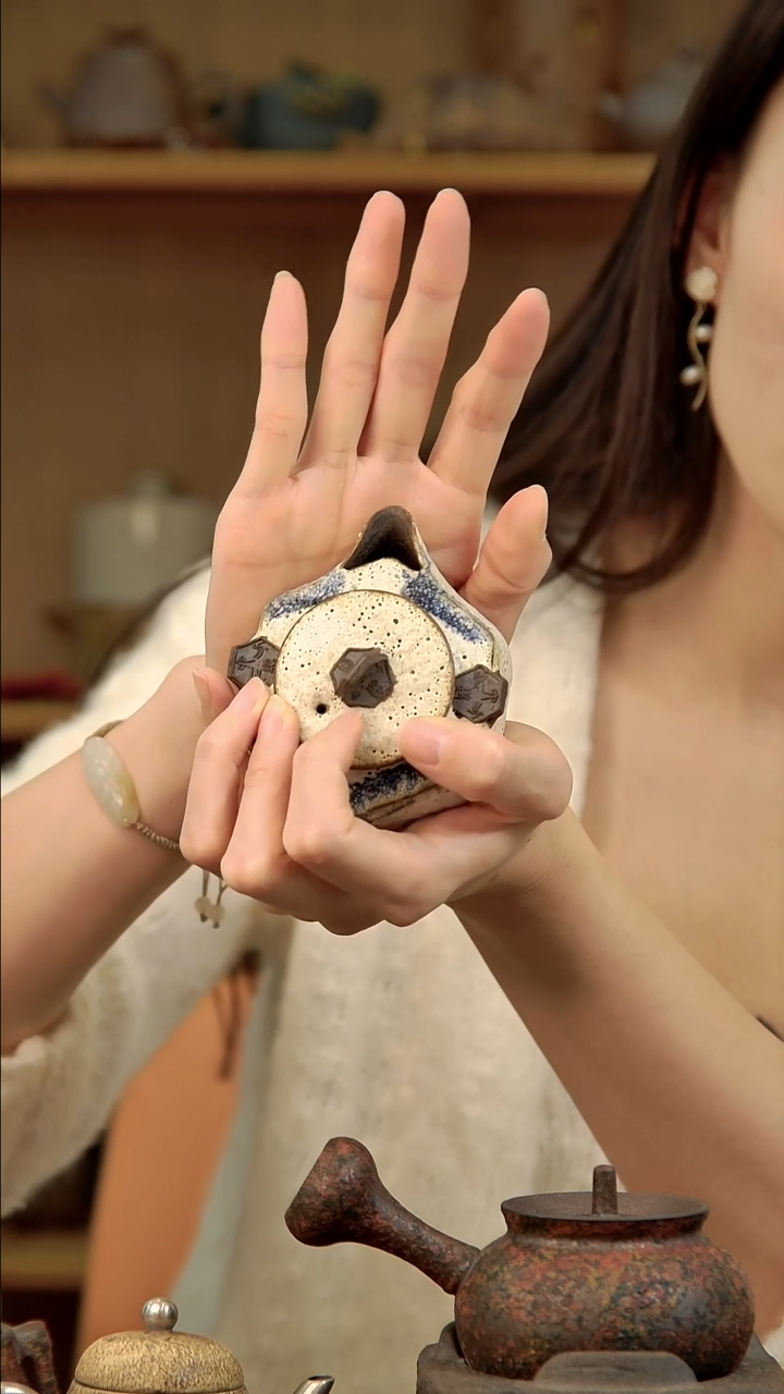 言野手作 粉引青花六方宝瓶