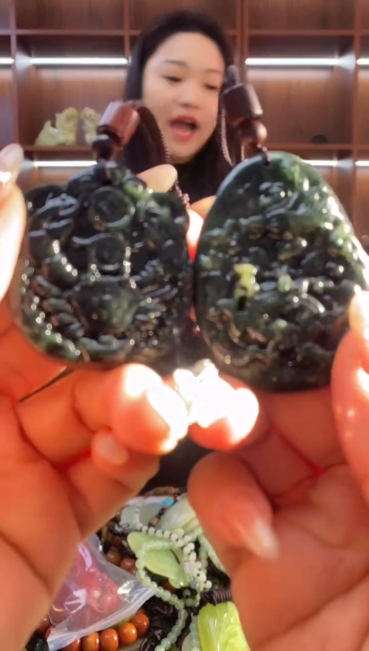 未镶嵌岫玉吊坠拍一发二