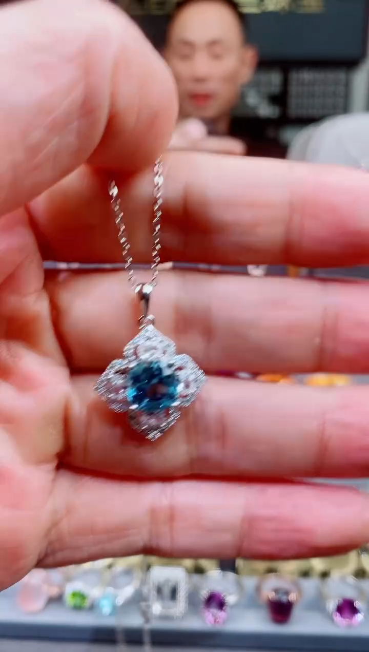 银S925镶嵌托帕石吊坠托帕石吊坠