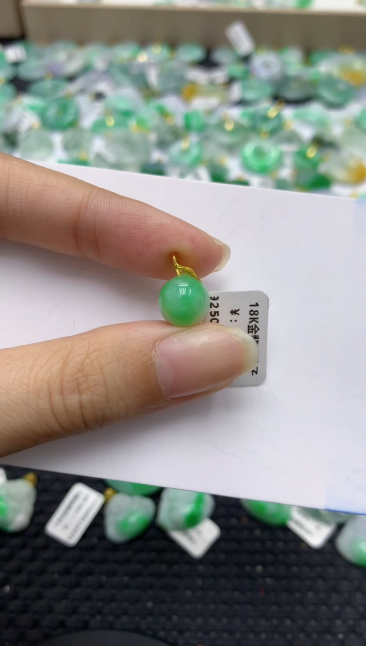 翡翠18K金镶嵌颈饰天然缅甸翡翠A货