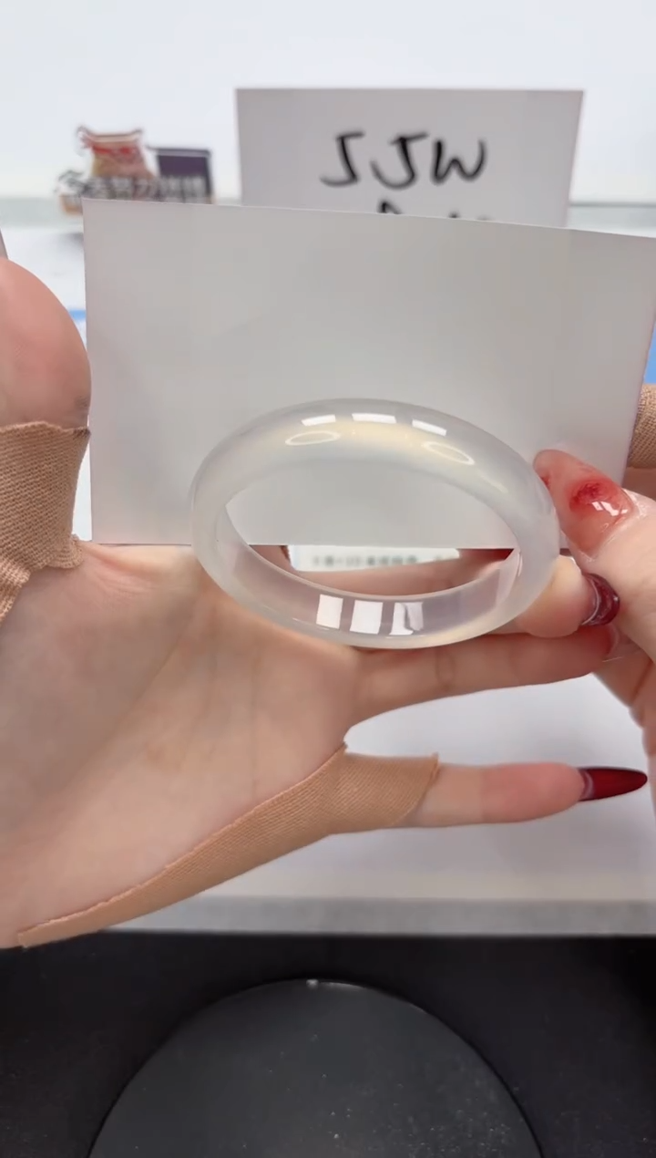 【闪购商品】石英质玉手镯未镶嵌A110-52.5