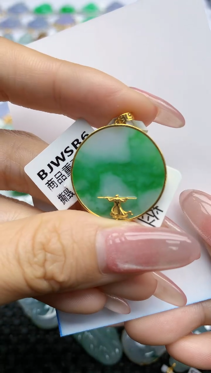 【闪购商品】翡翠挂件18K金镶嵌天然翡翠A货