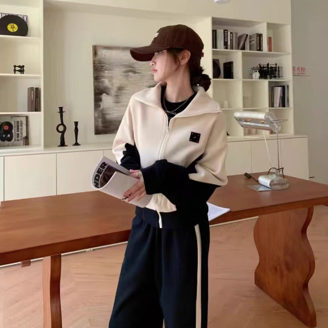 7897-运动风设计感（黑拼米）运动套装