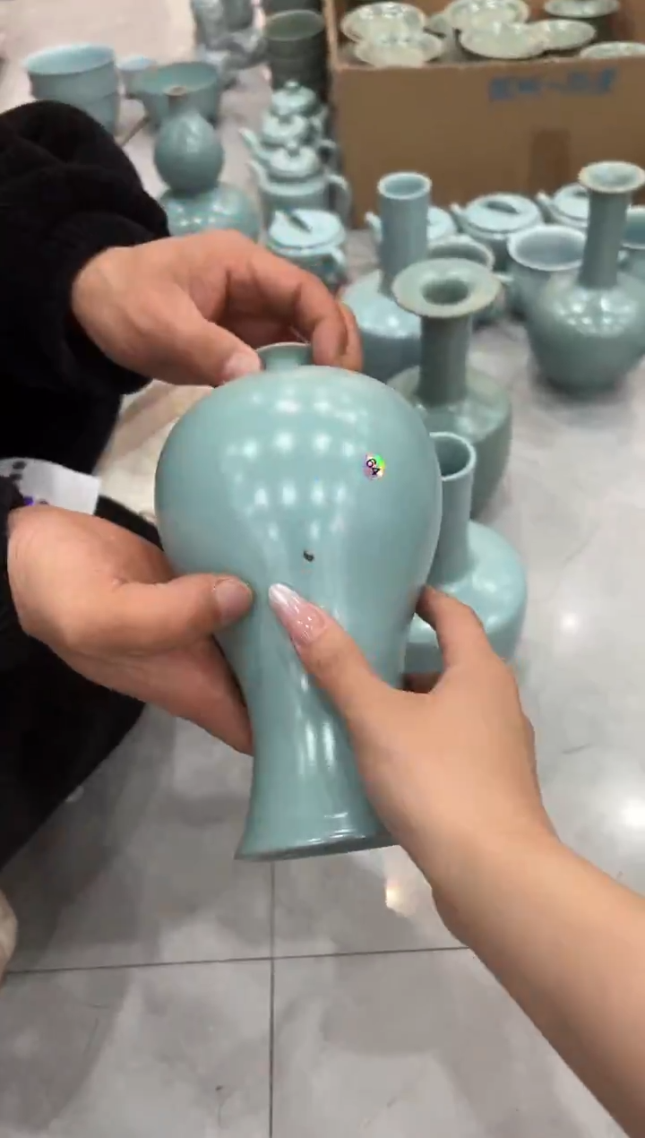 瓶仿古天青梅瓶大瑕64