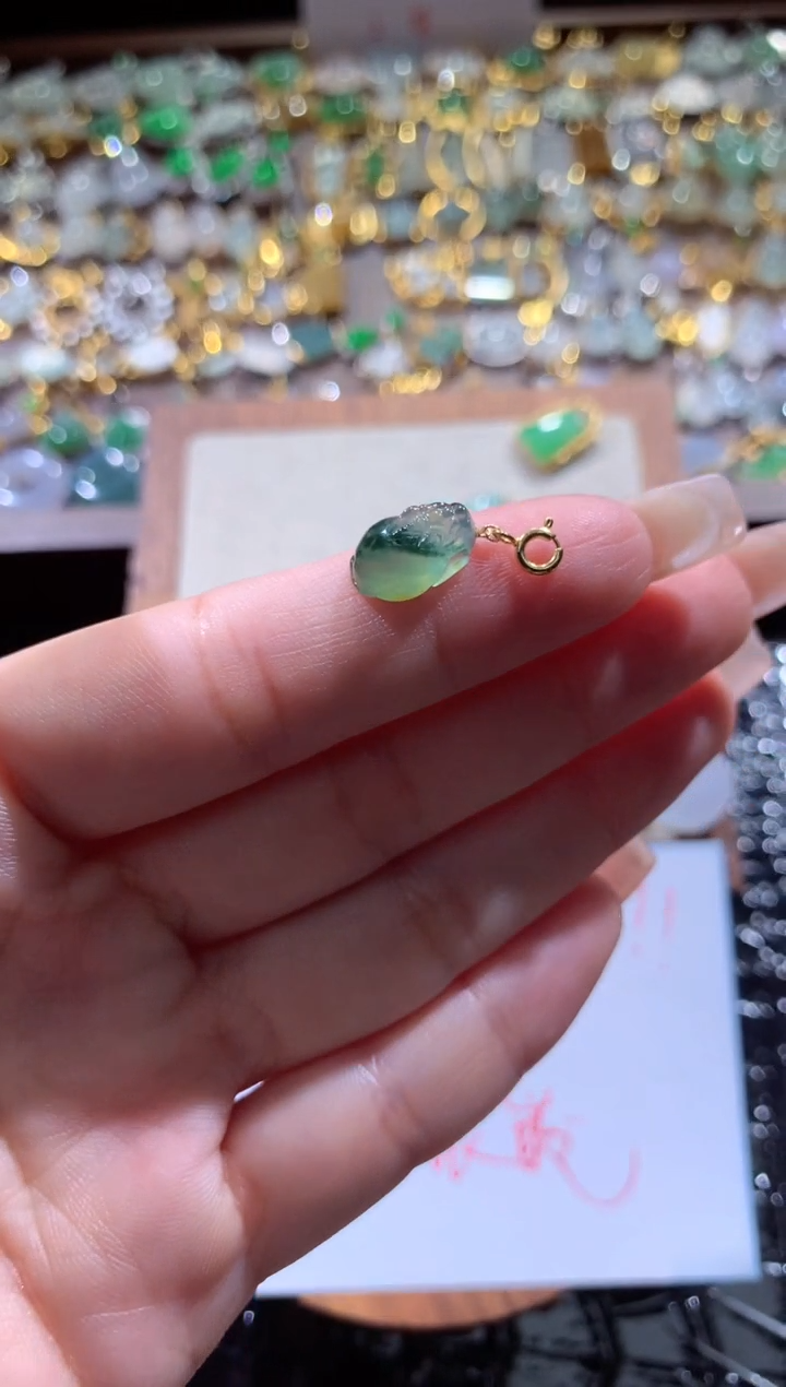 翡翠18K金镶嵌颈饰翡翠