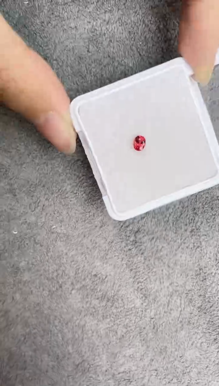 【闪购商品】彩色蓝宝石裸石未镶嵌一颗