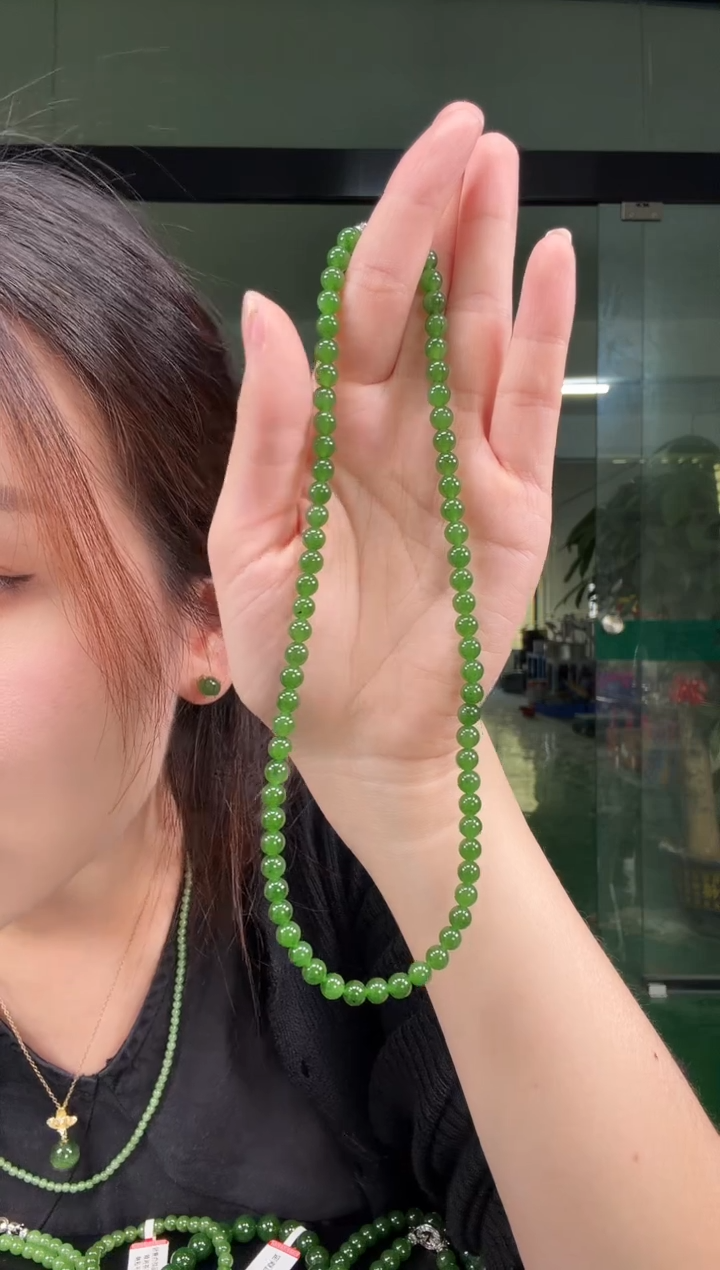 项链未镶嵌和田玉（碧玉）碧玉6mm高阶阳绿项链