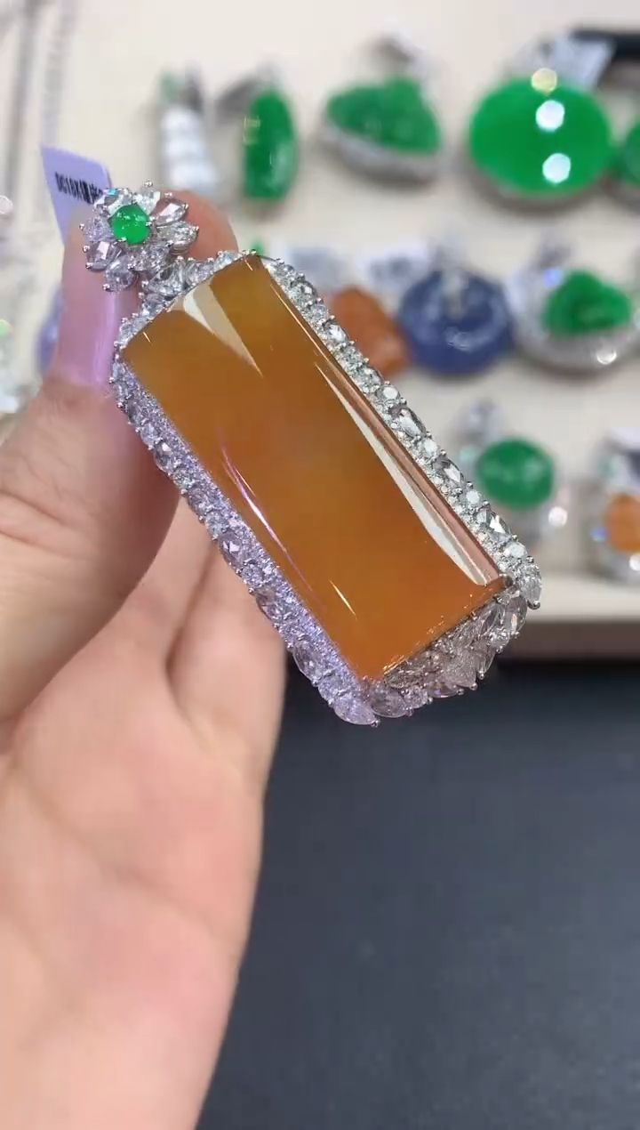 【闪购商品】翡翠吊坠(不含链)18K金镶嵌D79