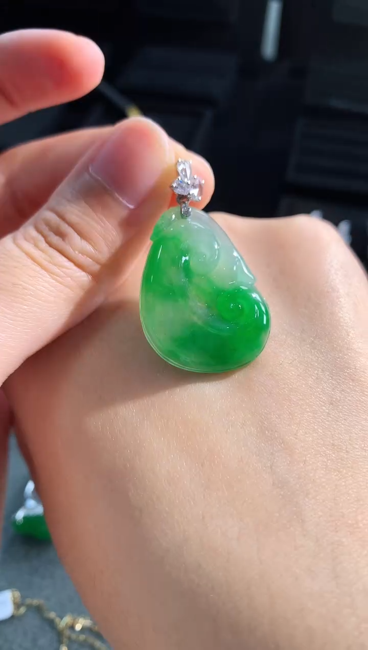 【闪购商品】翡翠颈饰18K金镶嵌吊坠