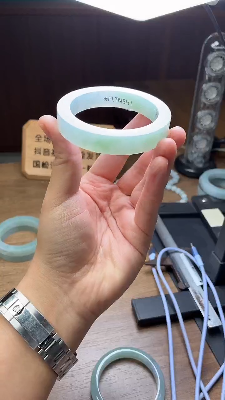 未镶嵌手镯定制翡翠s****5定制