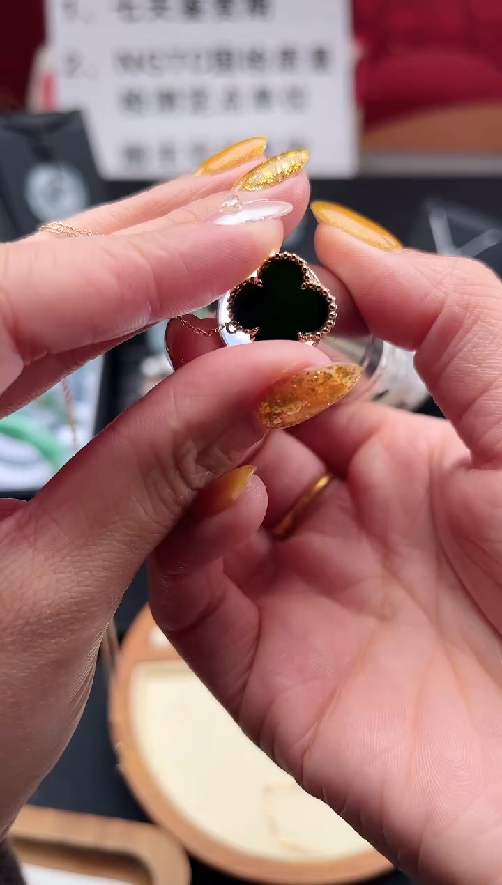 【闪购商品】翡翠颈饰18K金镶嵌手镯