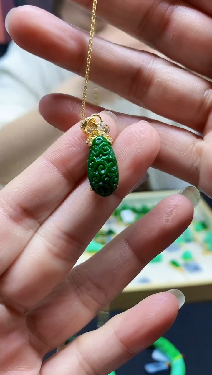 颈饰未镶嵌翡翠吊坠