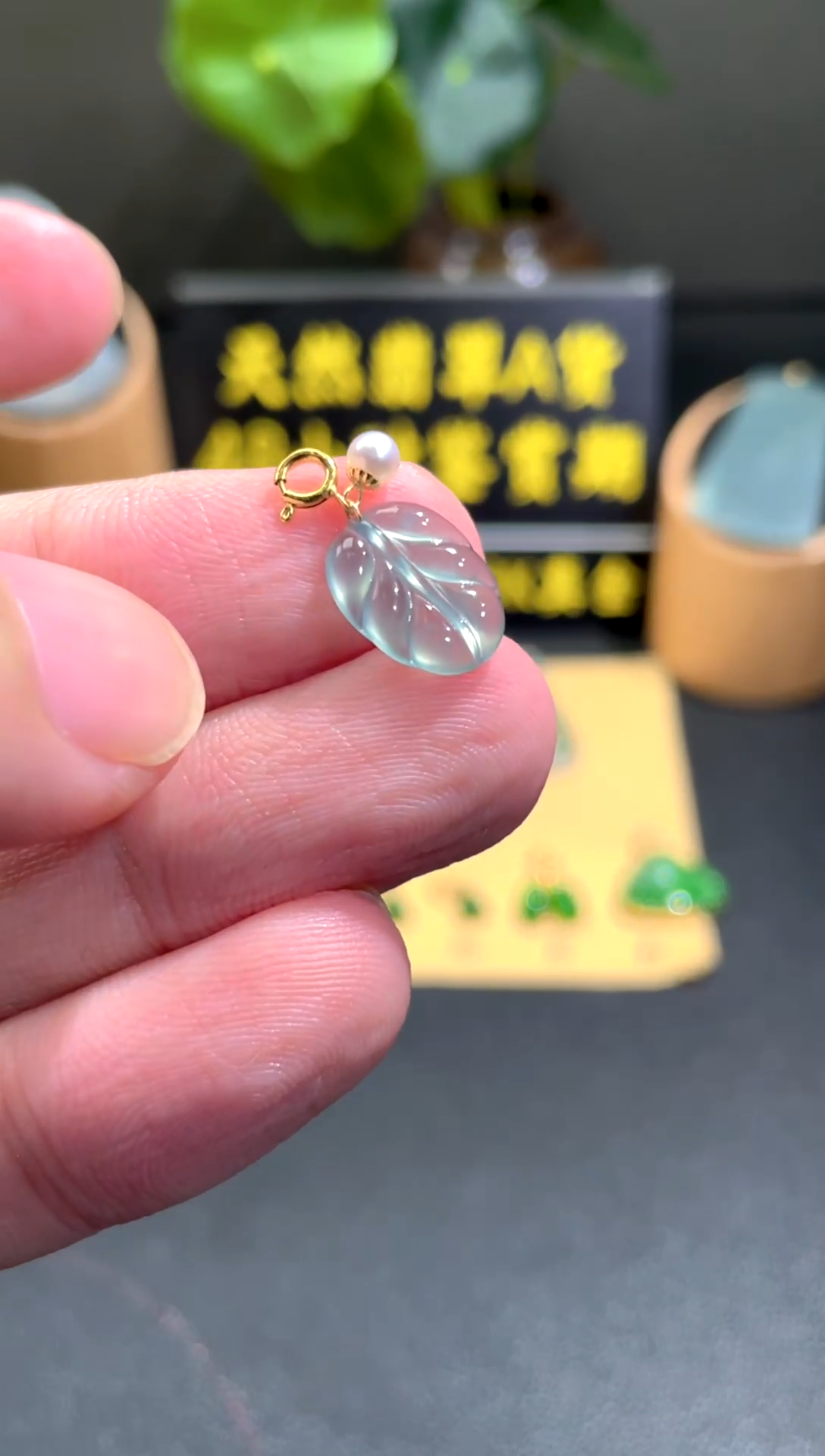 颈饰18K金镶嵌翡翠翡翠A货