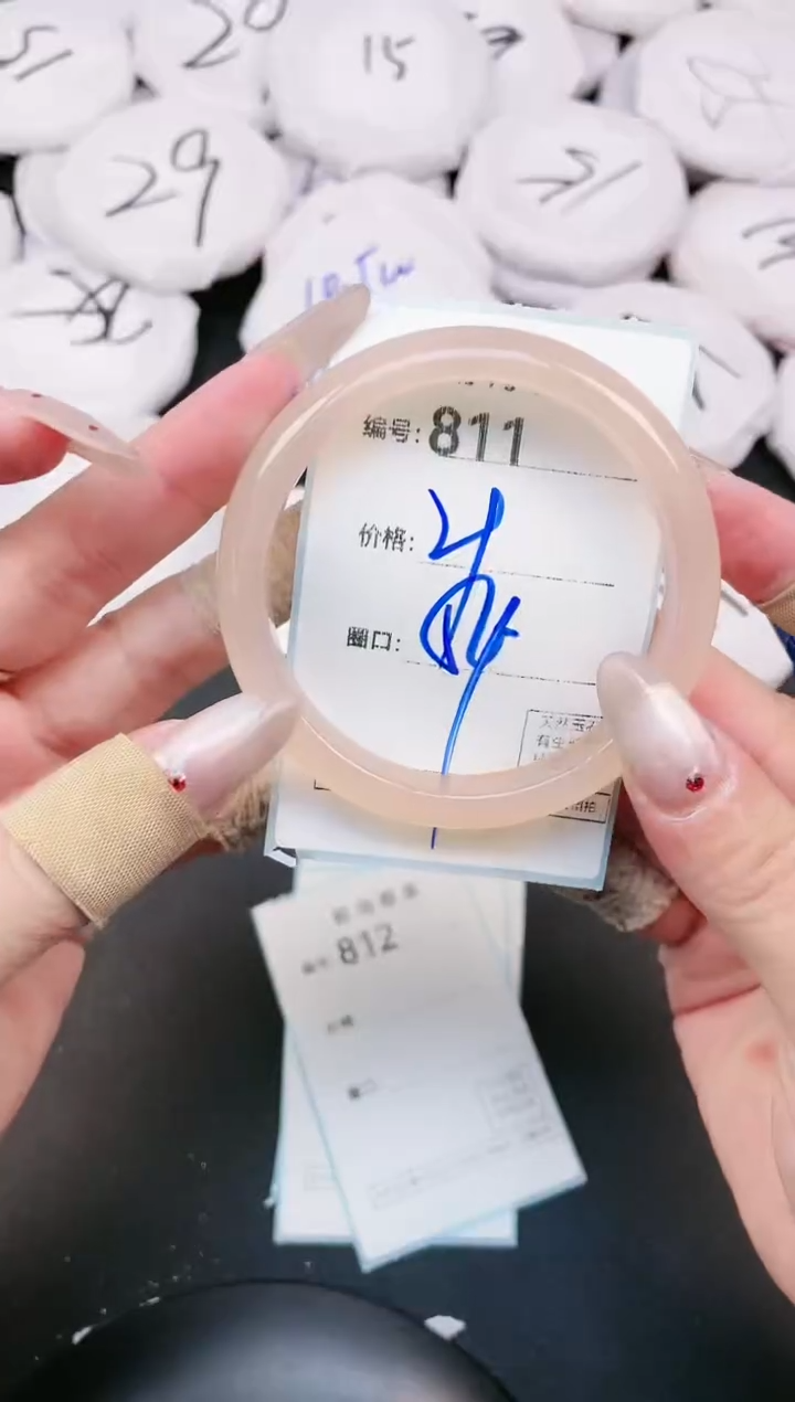 【闪购商品】玛瑙/玉髓手镯未镶嵌811