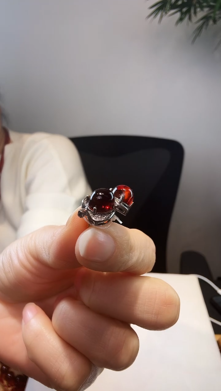 琥珀未镶嵌耳饰爱****呦血珀耳饰