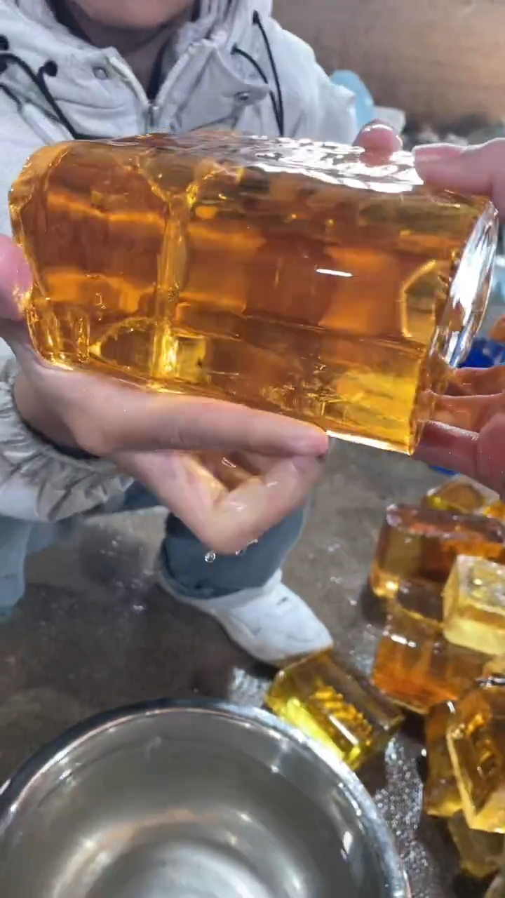 新疆五彩石原石摆件