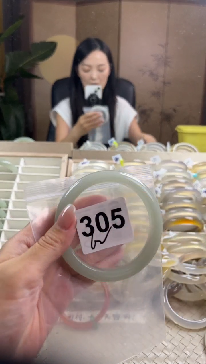 未镶嵌手镯石英质玉305