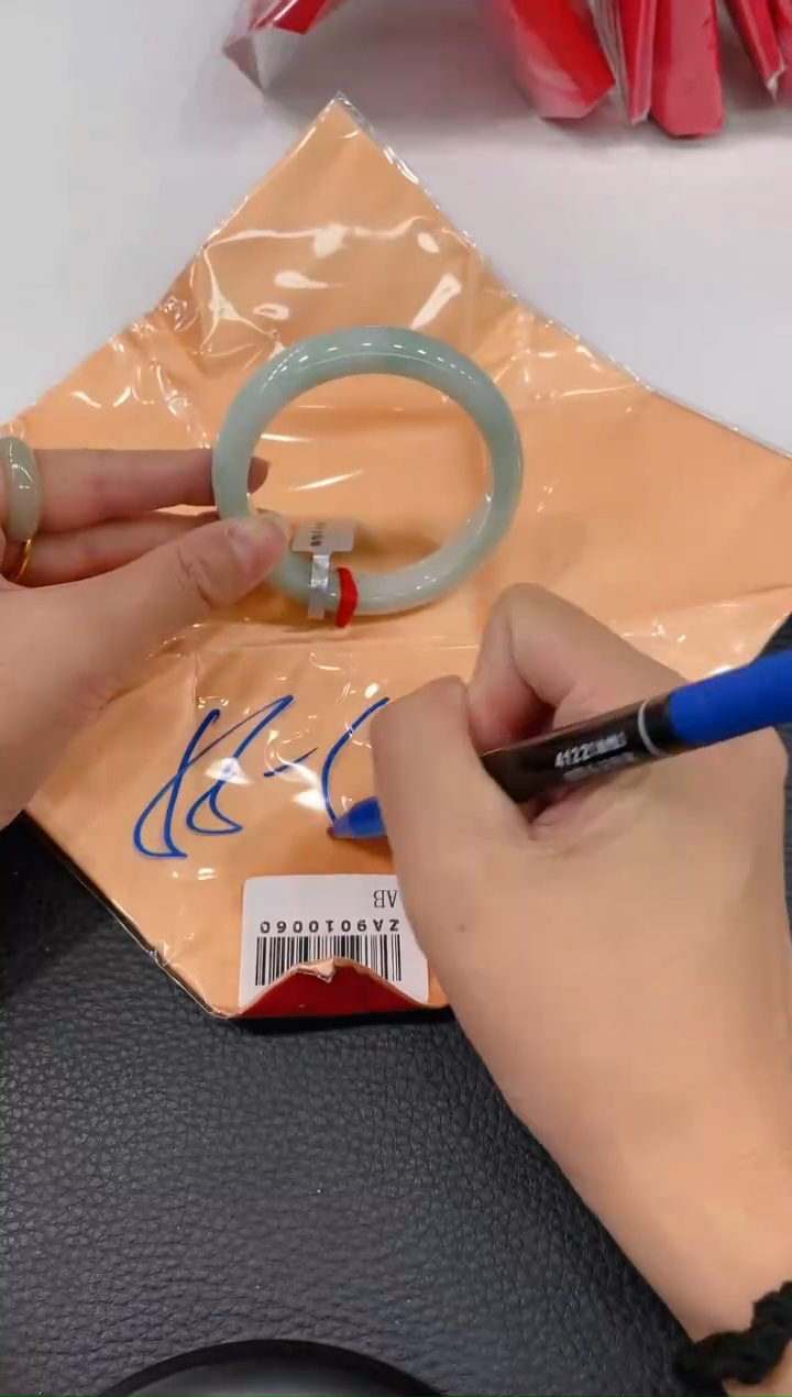 【闪购商品】翡翠手镯未镶嵌手镯