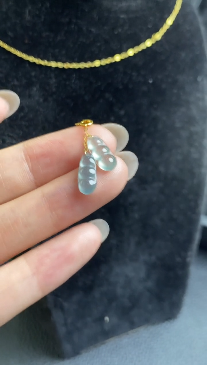 翡翠18K金镶嵌颈饰吊坠