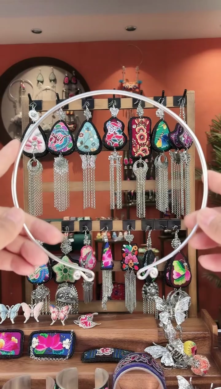 织绣非遗手工苗绣刺绣项圈