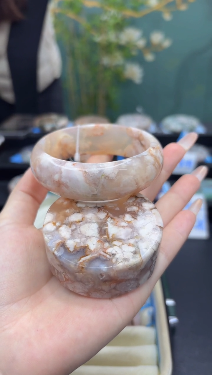 石英质玉未镶嵌手镯A72(63圈赠送镯心)