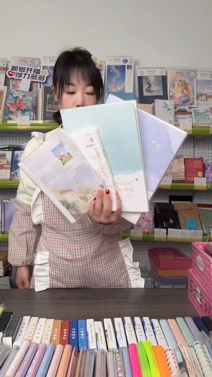 优萃16K彩边胶套本2本送32K彩边胶套本2本共4本68张横线，封面随机