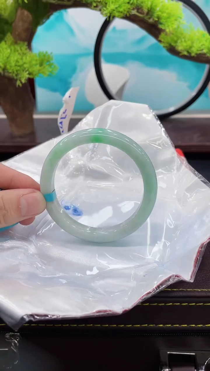 【闪购商品】翡翠手镯未镶嵌手镯